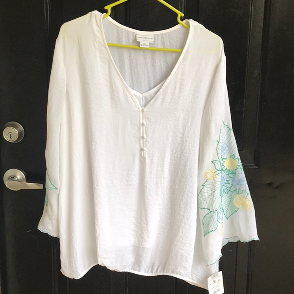 Beautiful white top by Liz Claiborne. Size XXL NWT